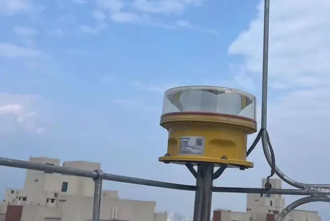 高空建筑上的航空障礙燈有幾根線？